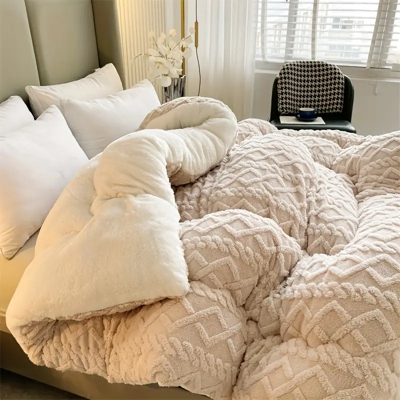 Winter Snuggle, Luxurious Taffeta Comforter Insert - Image 4
